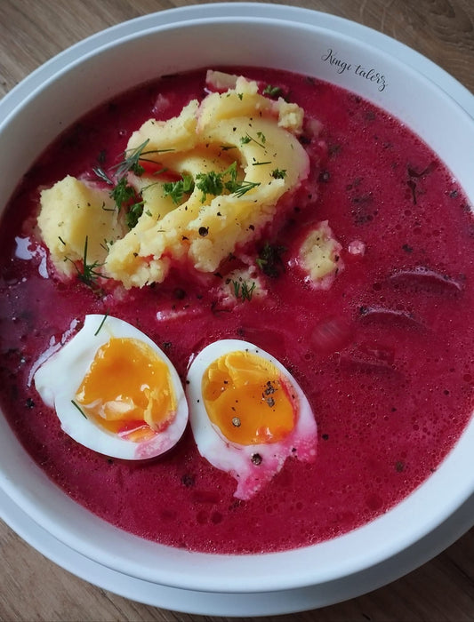 BARSZCZ CZERWONY Z ZIEMNIAKAMI I JAJKIEM